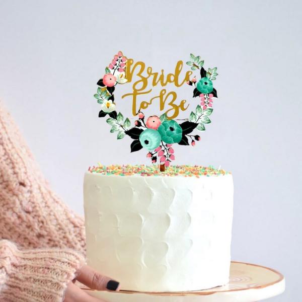 Acrylic ‘Bride To Be’ Floral Heart Wreath Cake Topper – Gold Mirror  |   Floral Wreath