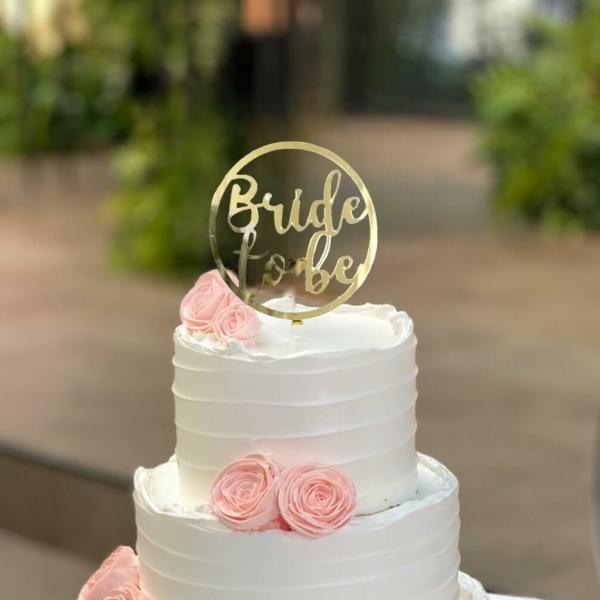 Gold Acrylic ‘Bride To Be’ Loop Cake Topper  |   Bride To Be