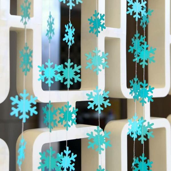 4M Matte Sky Blue Christmas Snowflakes Paper Garland  |   Paper Garlands